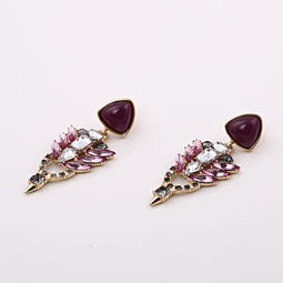 金鳳凰情飾品店 秋冬新風(fēng)尚，寶石耳釘014閃耀登場